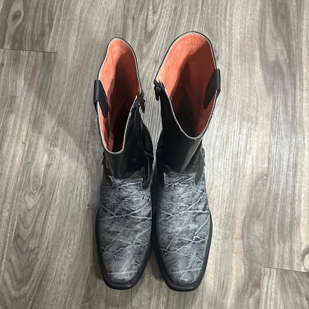 Stylish Black and Gray Men's Western Boots - Picture 13 of 13